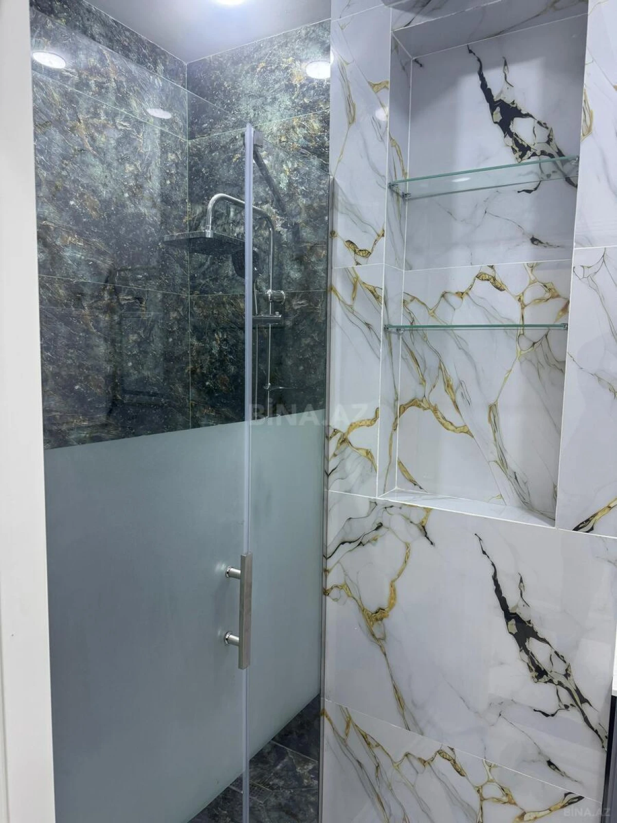 Satılır 2 otaqlı mənzil 77 m²