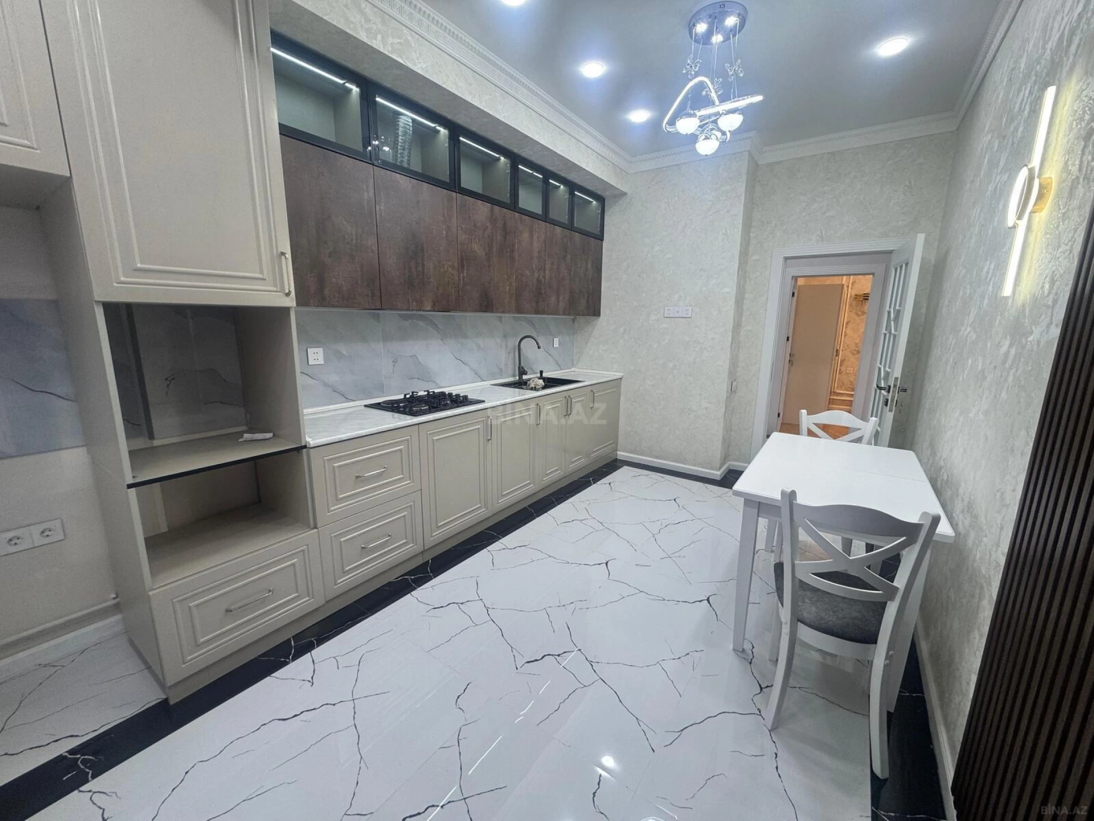 Satılır 2 otaqlı mənzil 77 m²