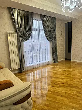 Satılır 2 otaqlı mənzil 77 m²