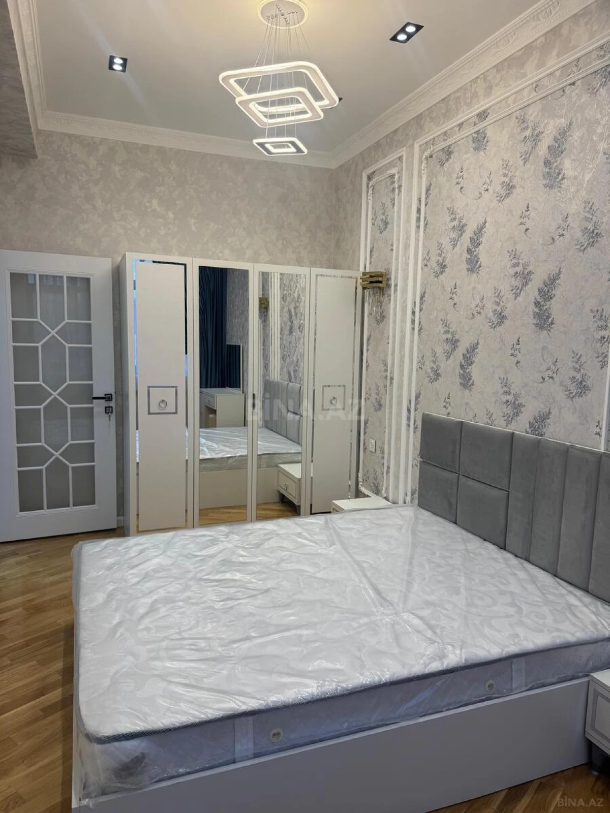 Satılır 2 otaqlı mənzil 77 m²