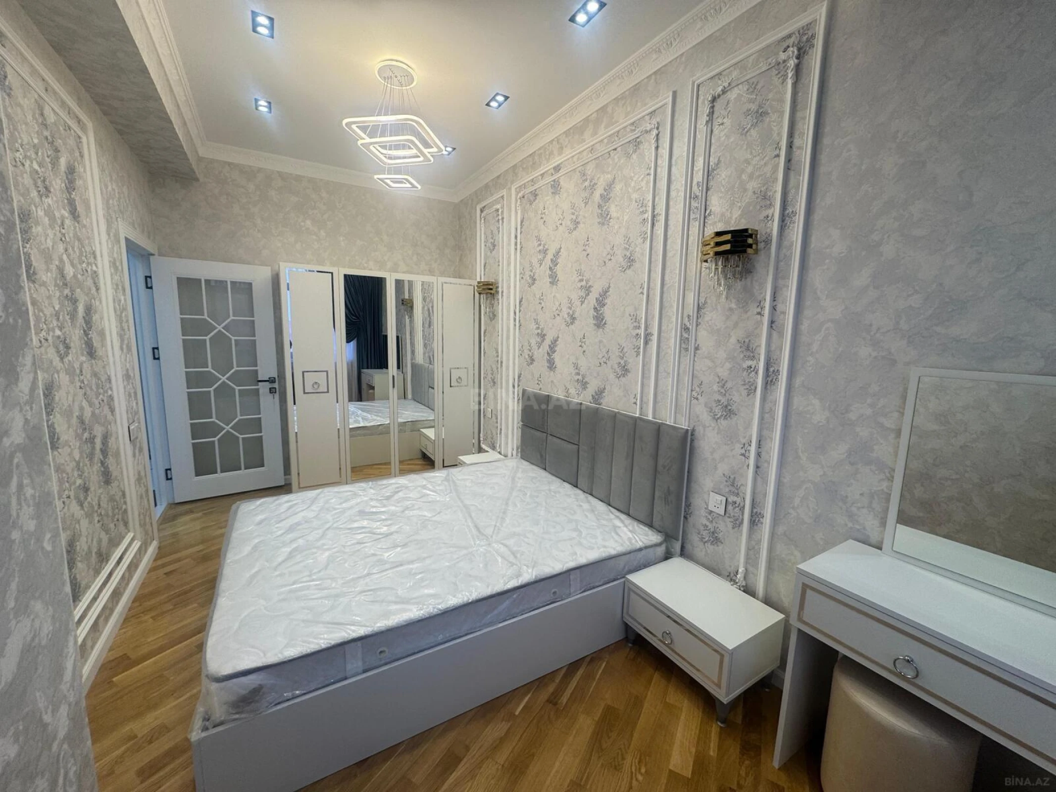 Satılır 2 otaqlı mənzil 77 m²