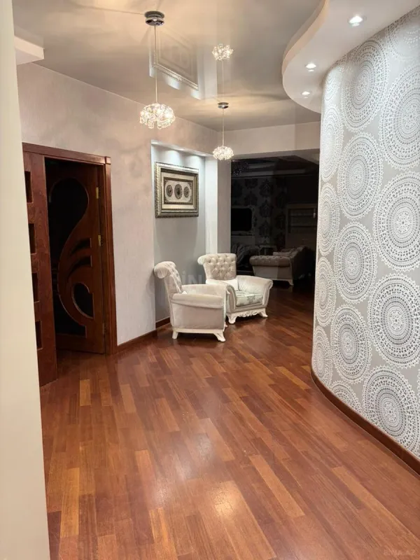Kirayə verilir 4 otaqlı mənzil 200 m²