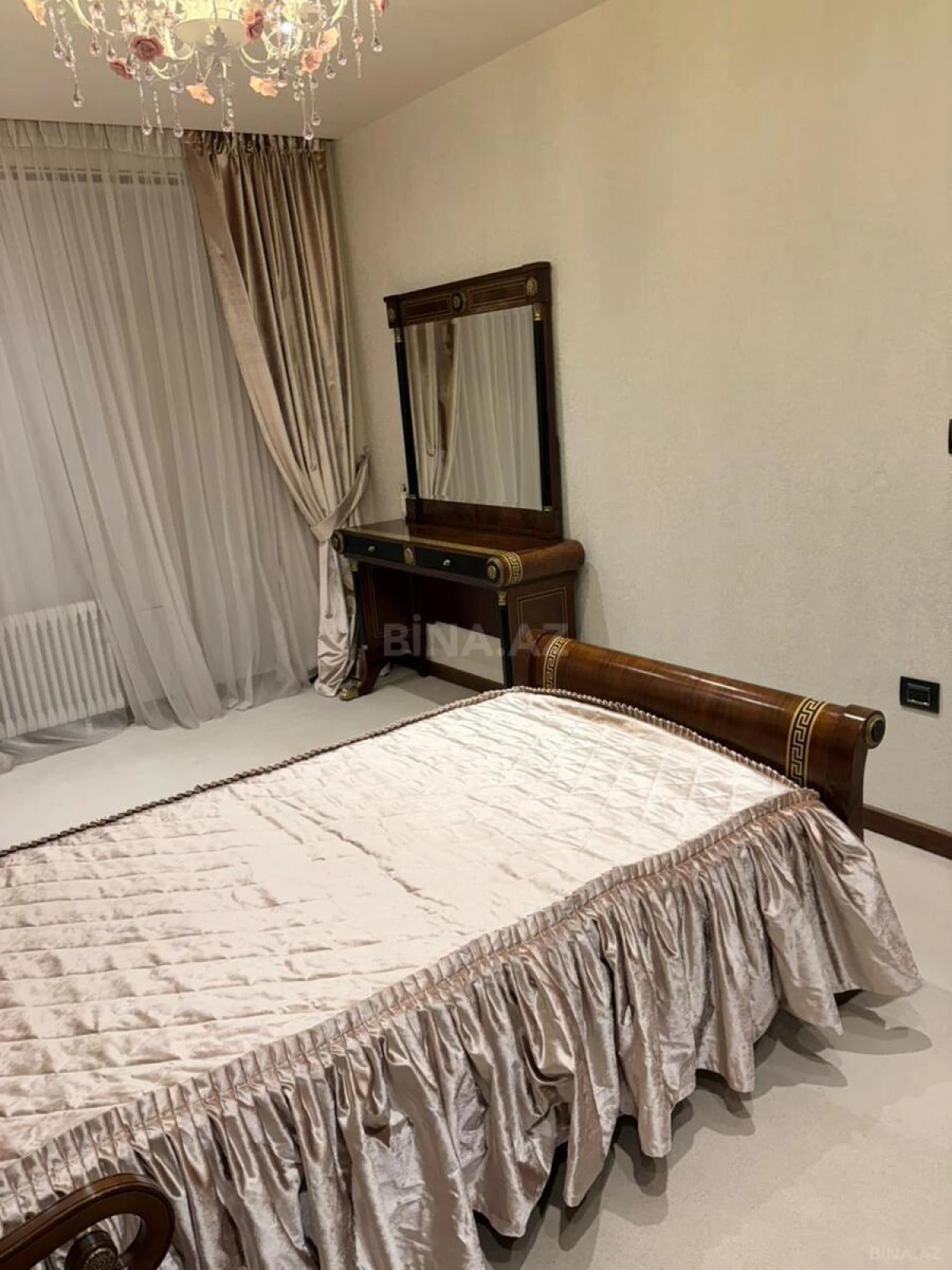 Kirayə verilir 4 otaqlı mənzil 200 m²