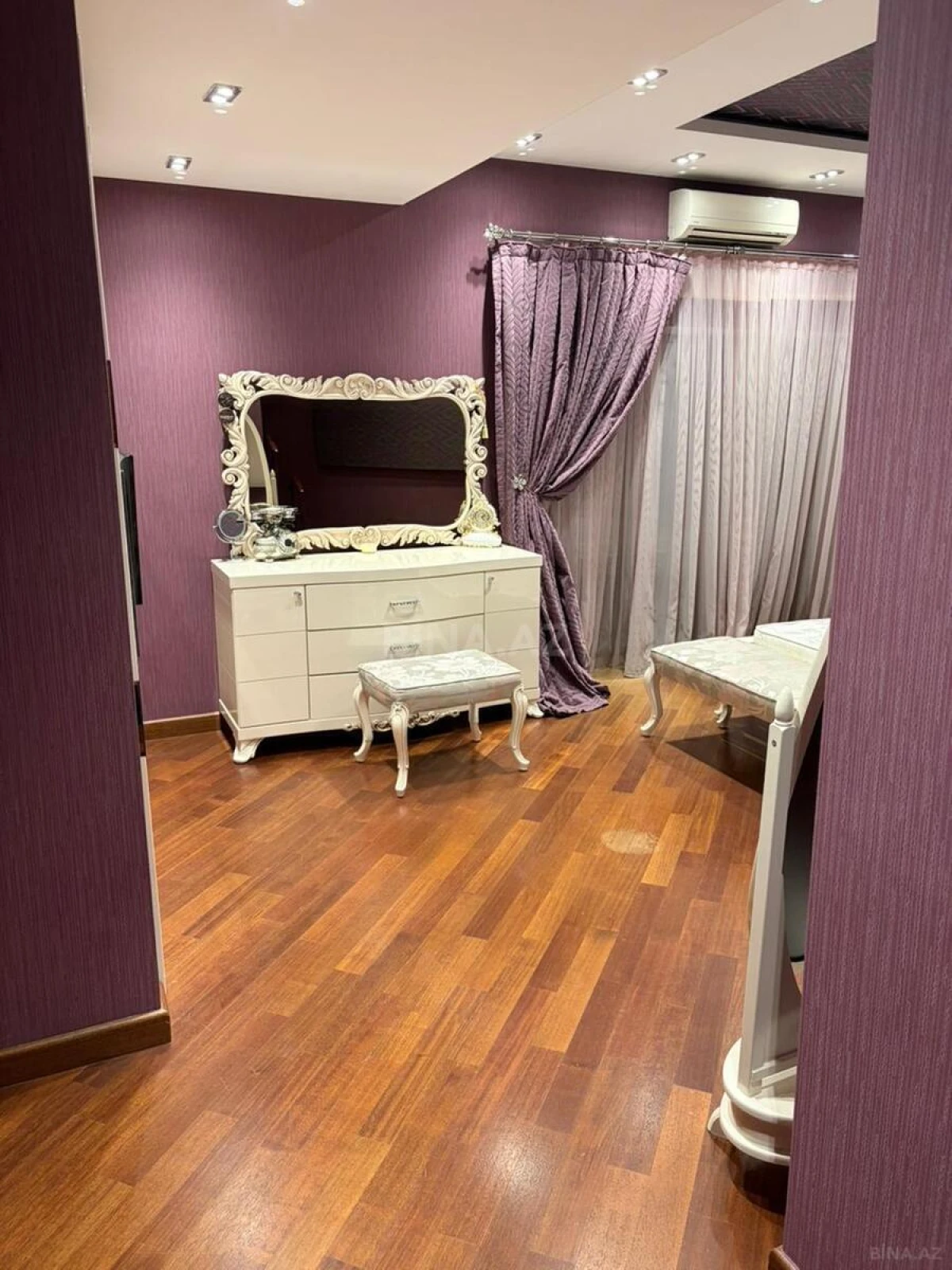 Kirayə verilir 4 otaqlı mənzil 200 m²