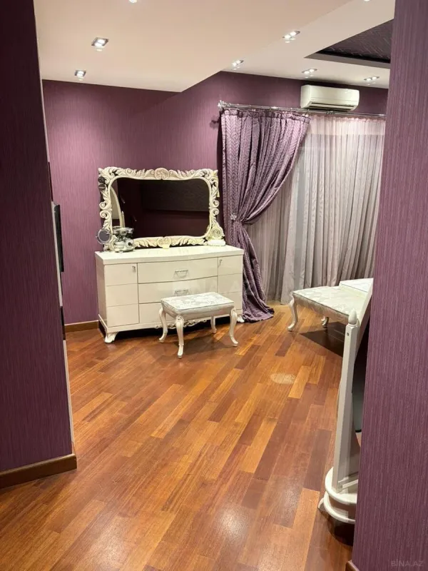 Kirayə verilir 4 otaqlı mənzil 200 m²