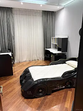 Kirayə verilir 4 otaqlı mənzil 200 m²