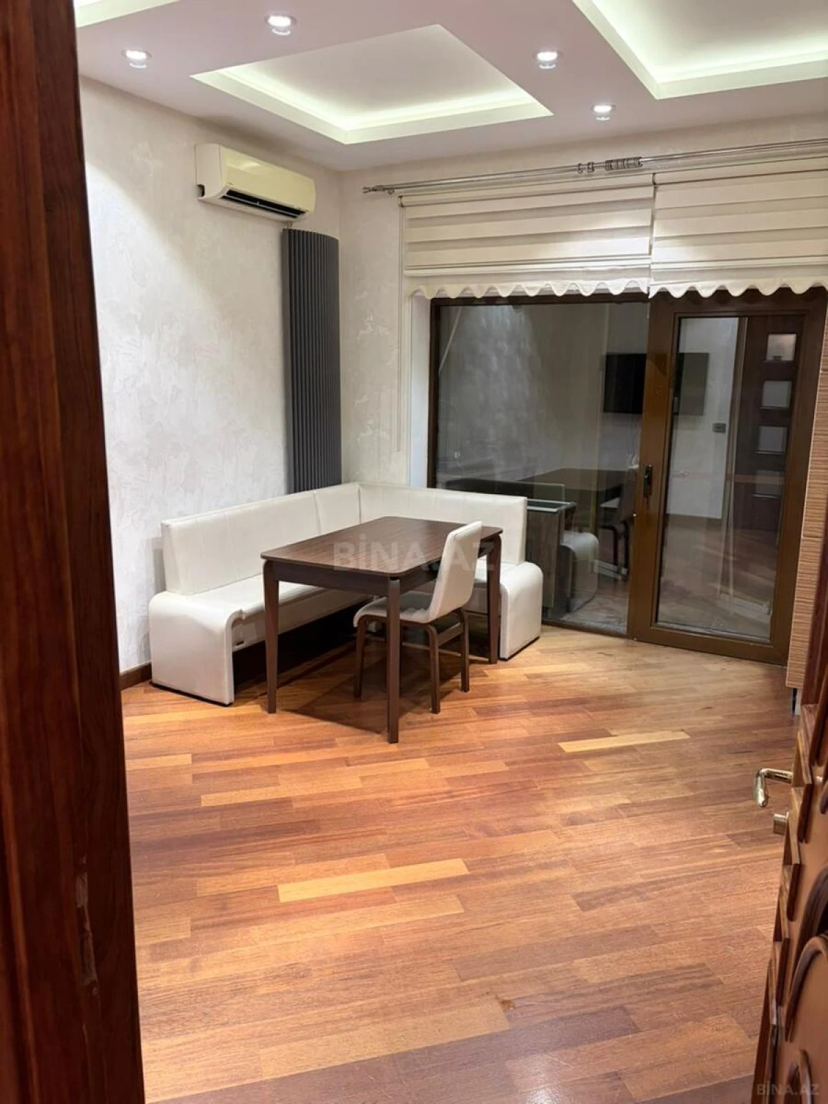 Kirayə verilir 4 otaqlı mənzil 200 m²