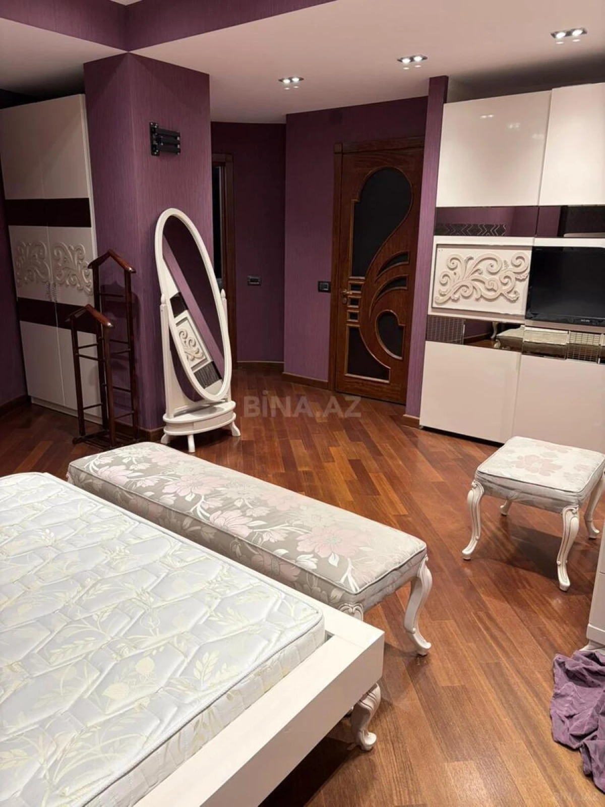 Kirayə verilir 4 otaqlı mənzil 200 m²