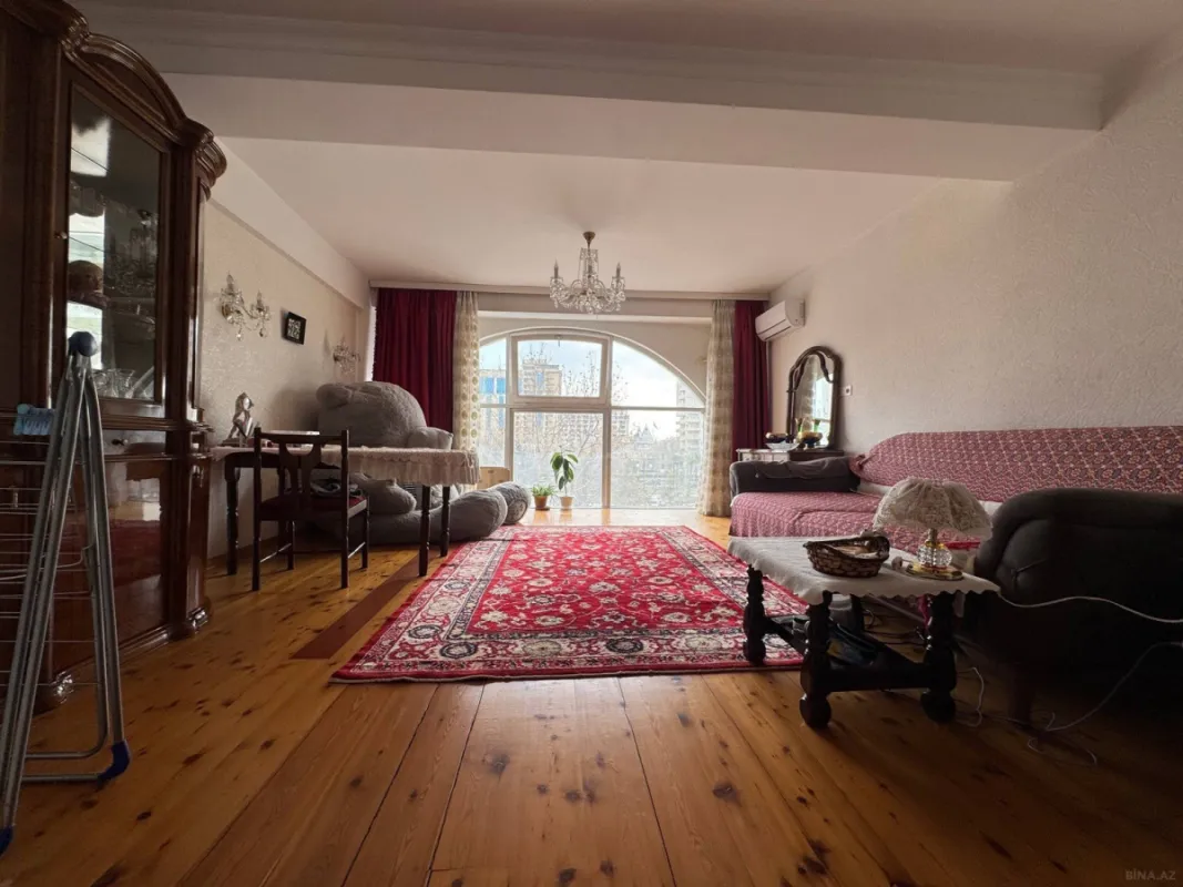 Satılır 3 otaqlı mənzil 115 m²