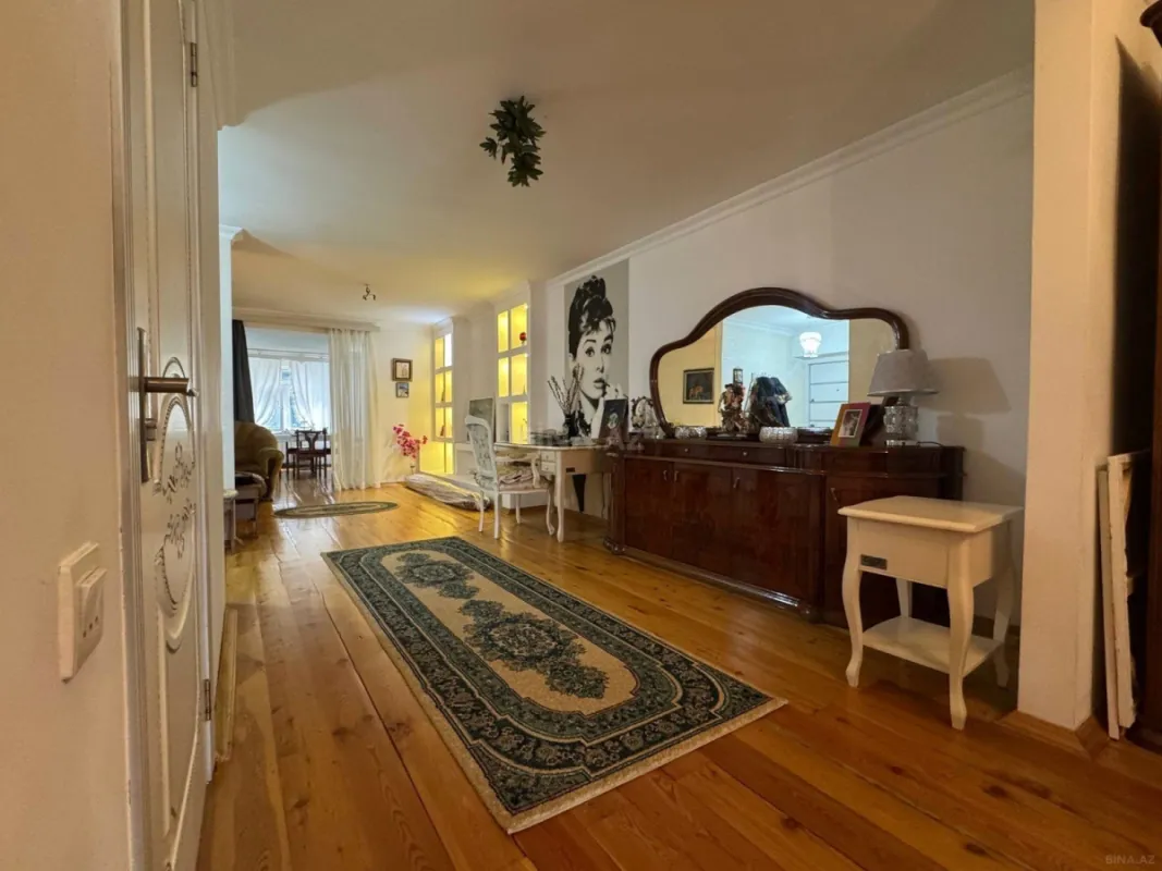 Satılır 3 otaqlı mənzil 115 m²