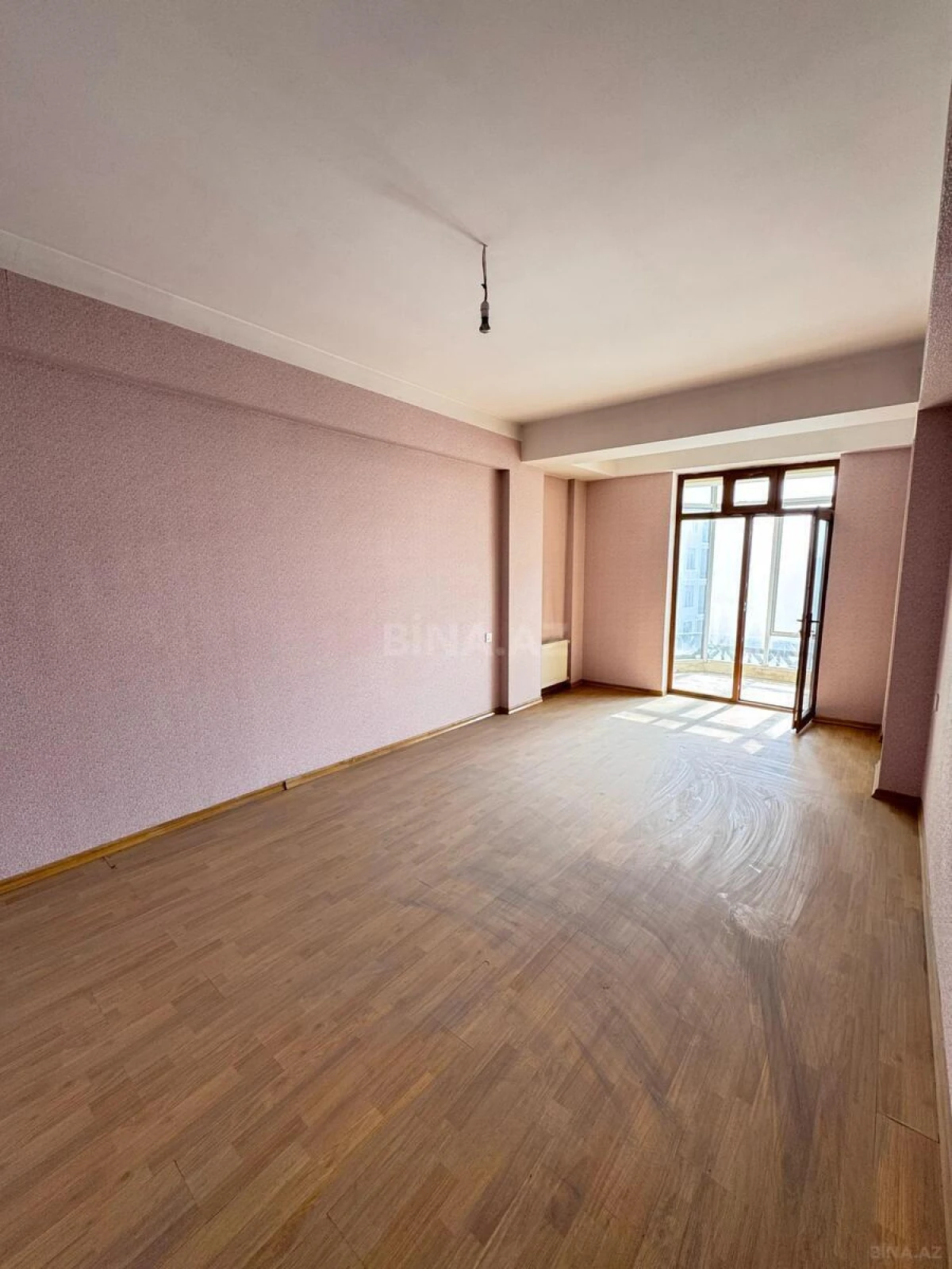 Satılır 6 otaqlı mənzil 270 m²