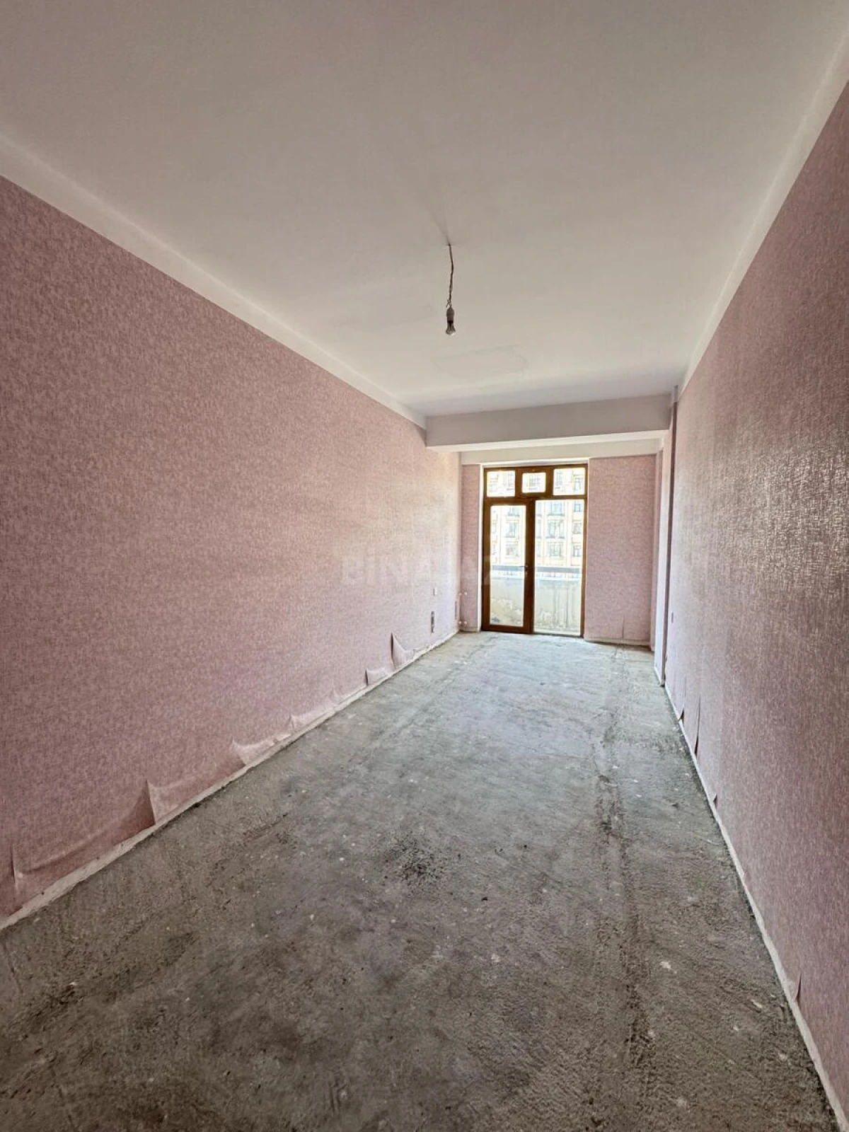 Satılır 6 otaqlı mənzil 270 m²