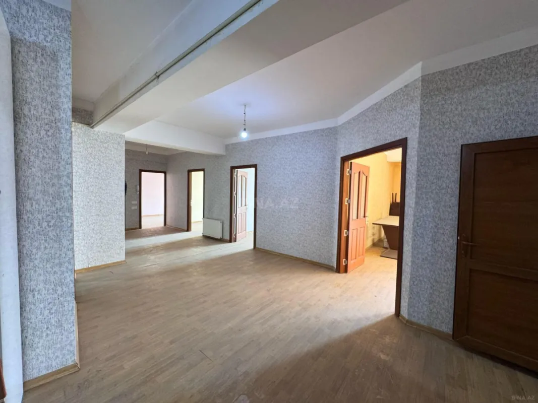 Satılır 6 otaqlı mənzil 270 m²