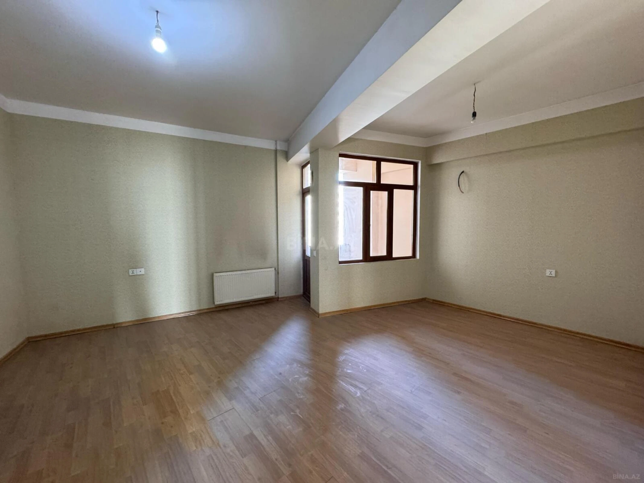 Satılır 6 otaqlı mənzil 270 m²