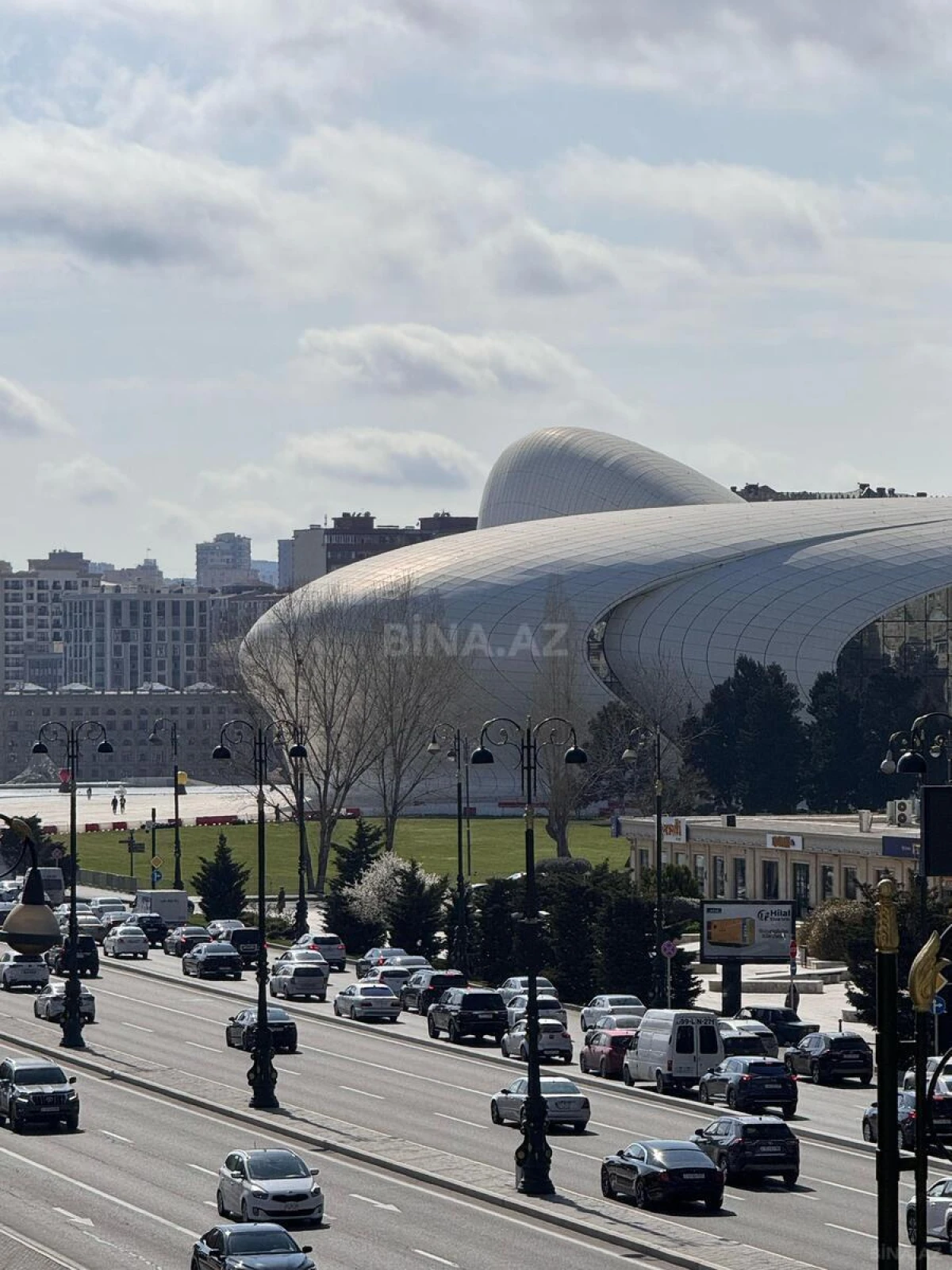 Satılır 6 otaqlı mənzil 270 m²