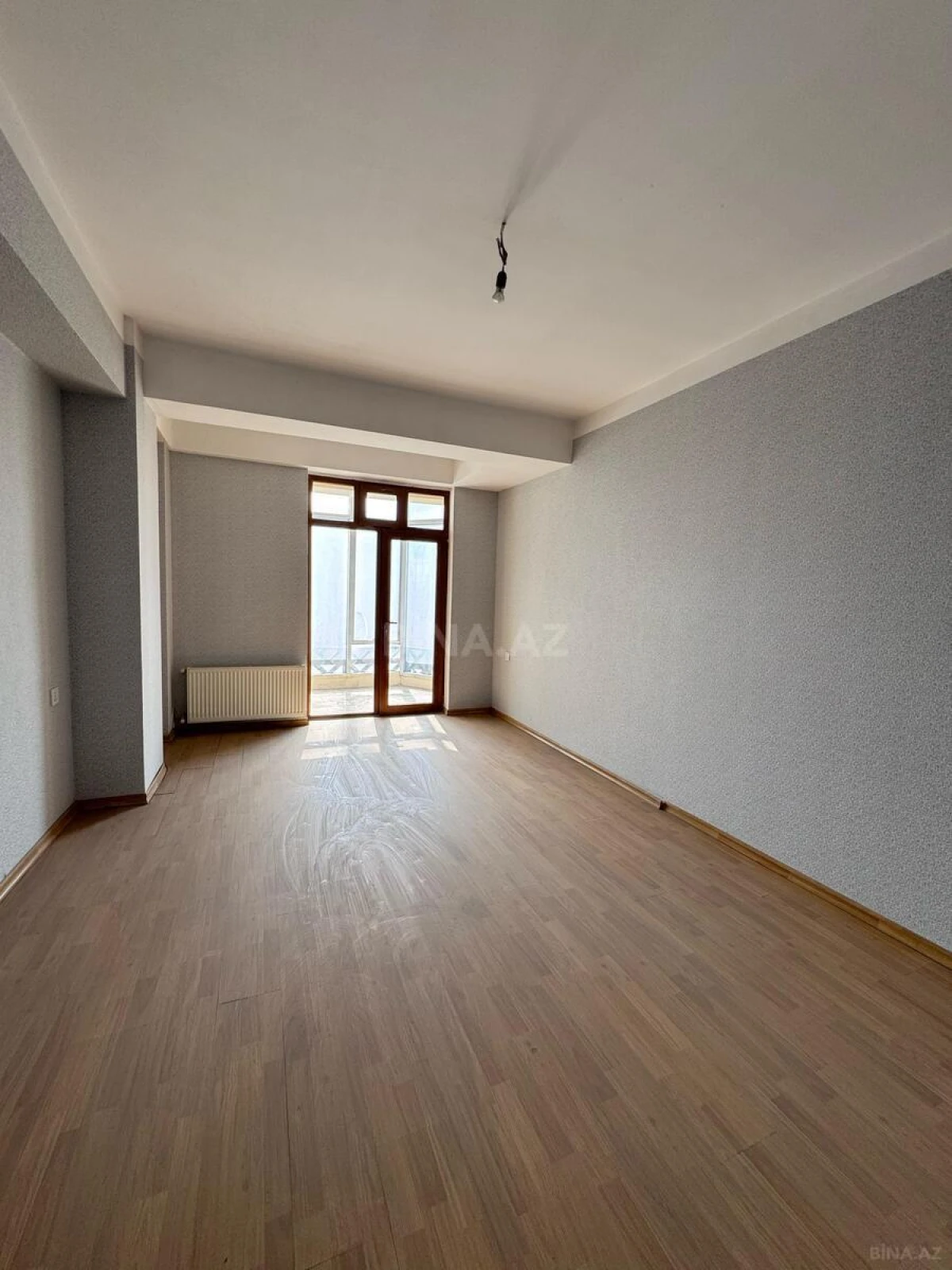 Satılır 6 otaqlı mənzil 270 m²
