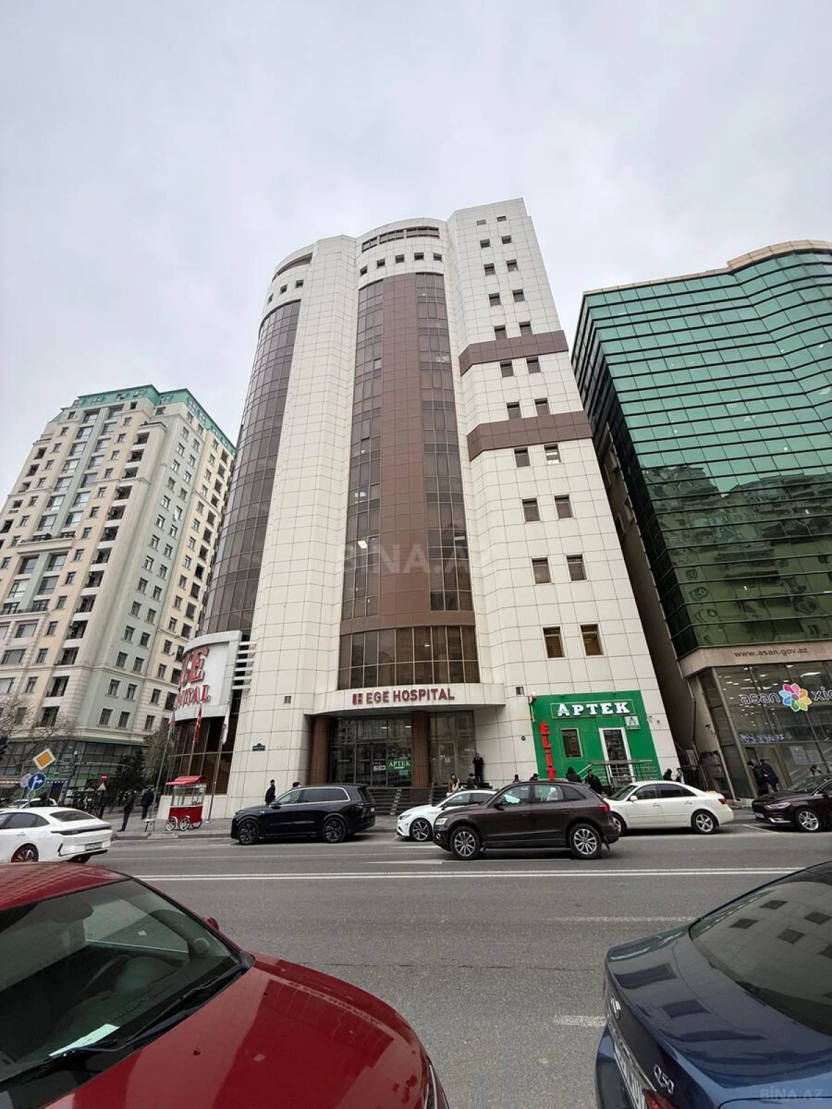 Satılır obyekt 302 m²