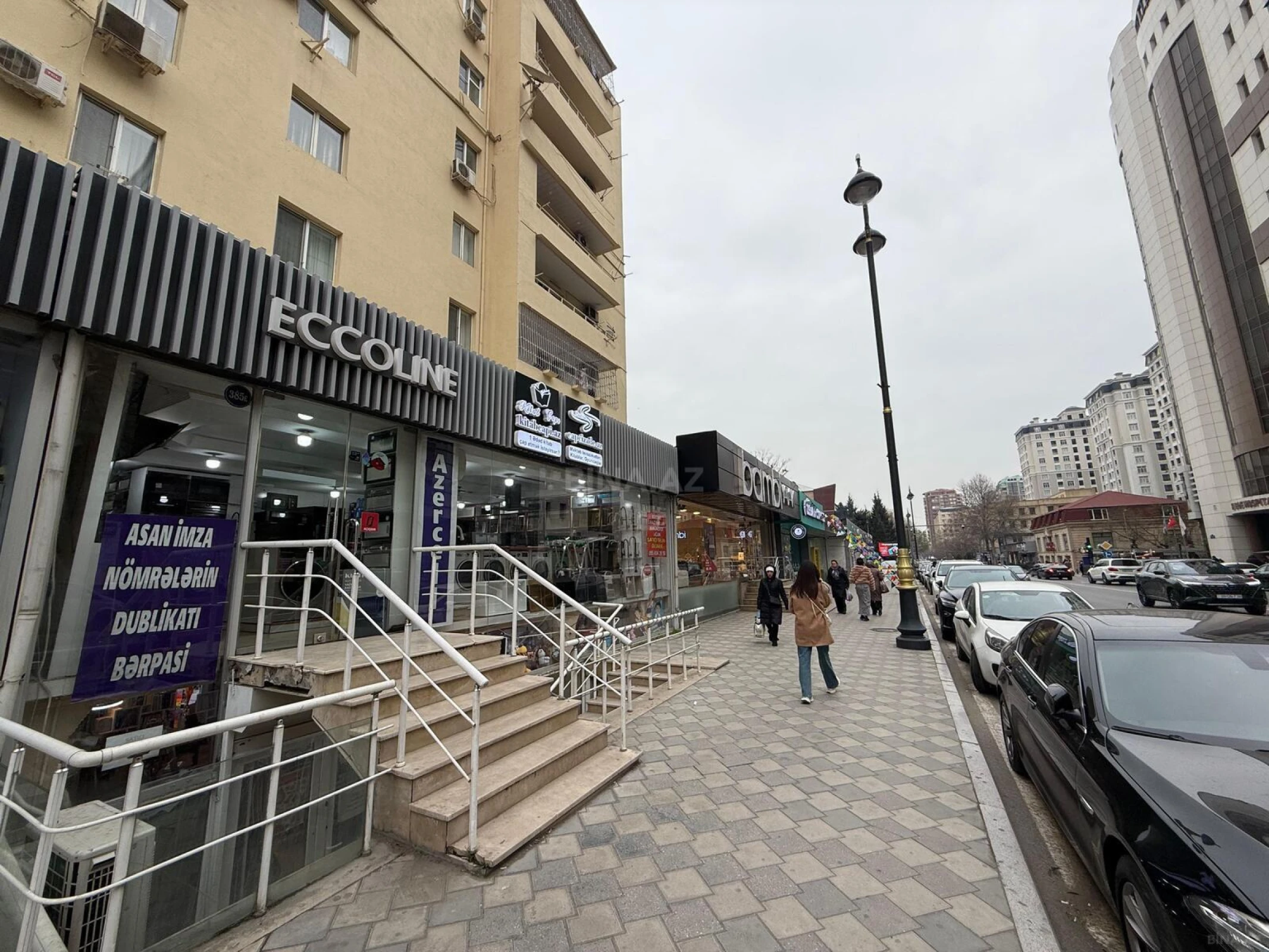 Satılır obyekt 302 m²