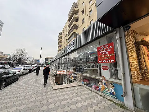 Satılır obyekt 302 m²