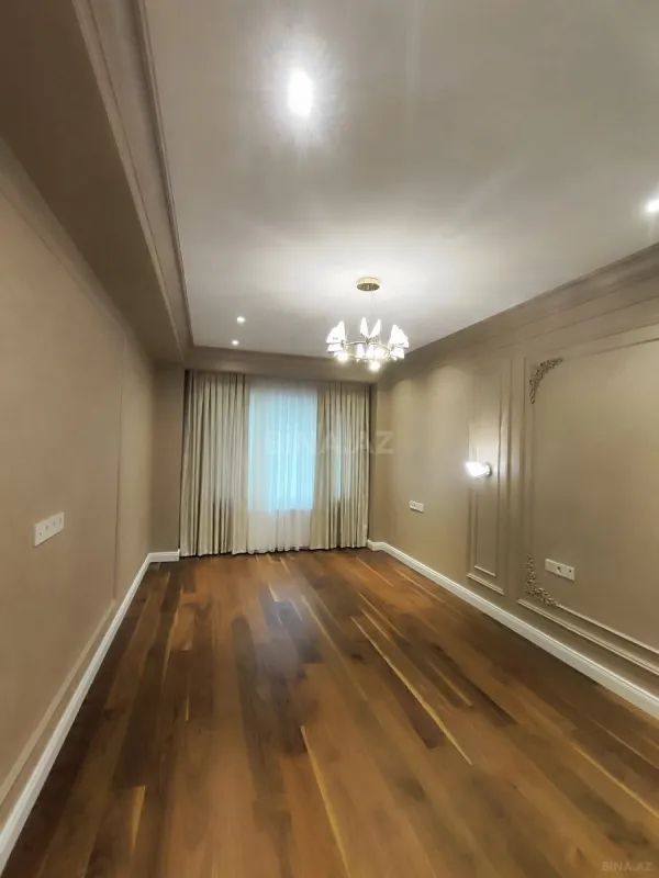 Satılır 4 otaqlı mənzil 211 m²