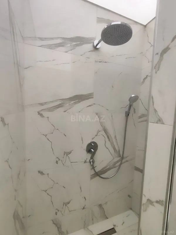 Satılır 4 otaqlı mənzil 211 m²