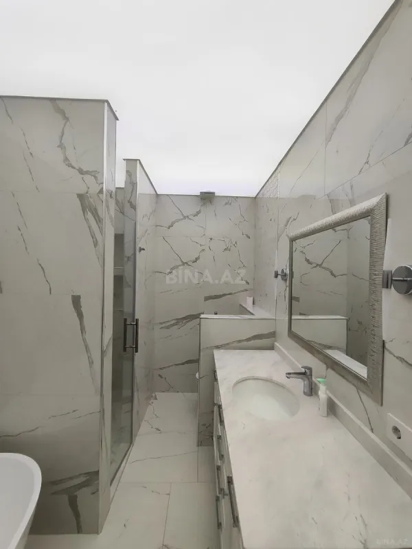 Satılır 4 otaqlı mənzil 211 m²