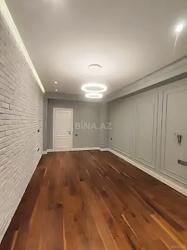 Satılır 4 otaqlı mənzil 211 m²