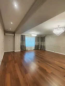 Satılır 4 otaqlı mənzil 211 m²