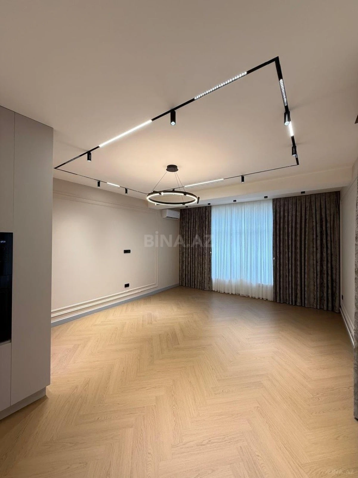 Satılır 4 otaqlı mənzil 118 m²
