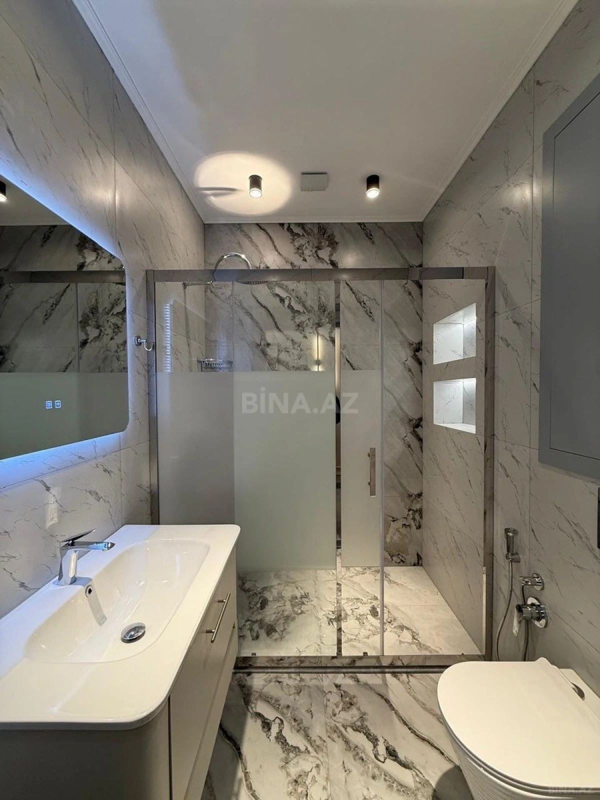 Satılır 4 otaqlı mənzil 118 m²