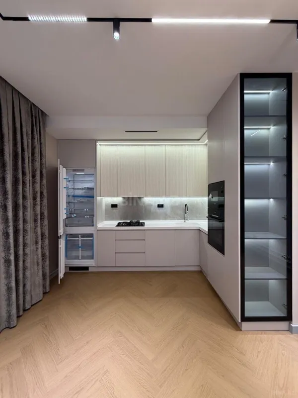 Satılır 4 otaqlı mənzil 118 m²