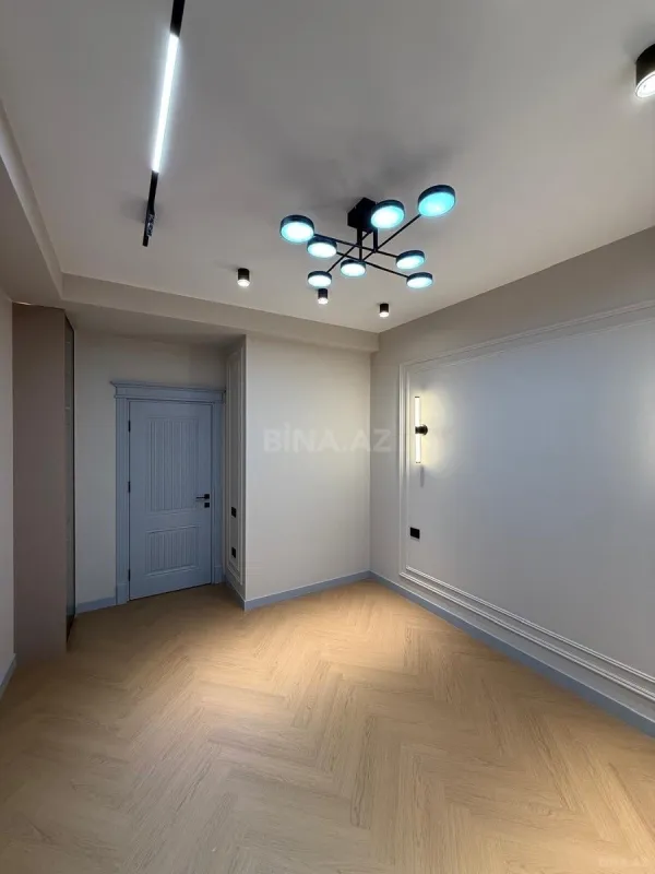 Satılır 4 otaqlı mənzil 118 m²