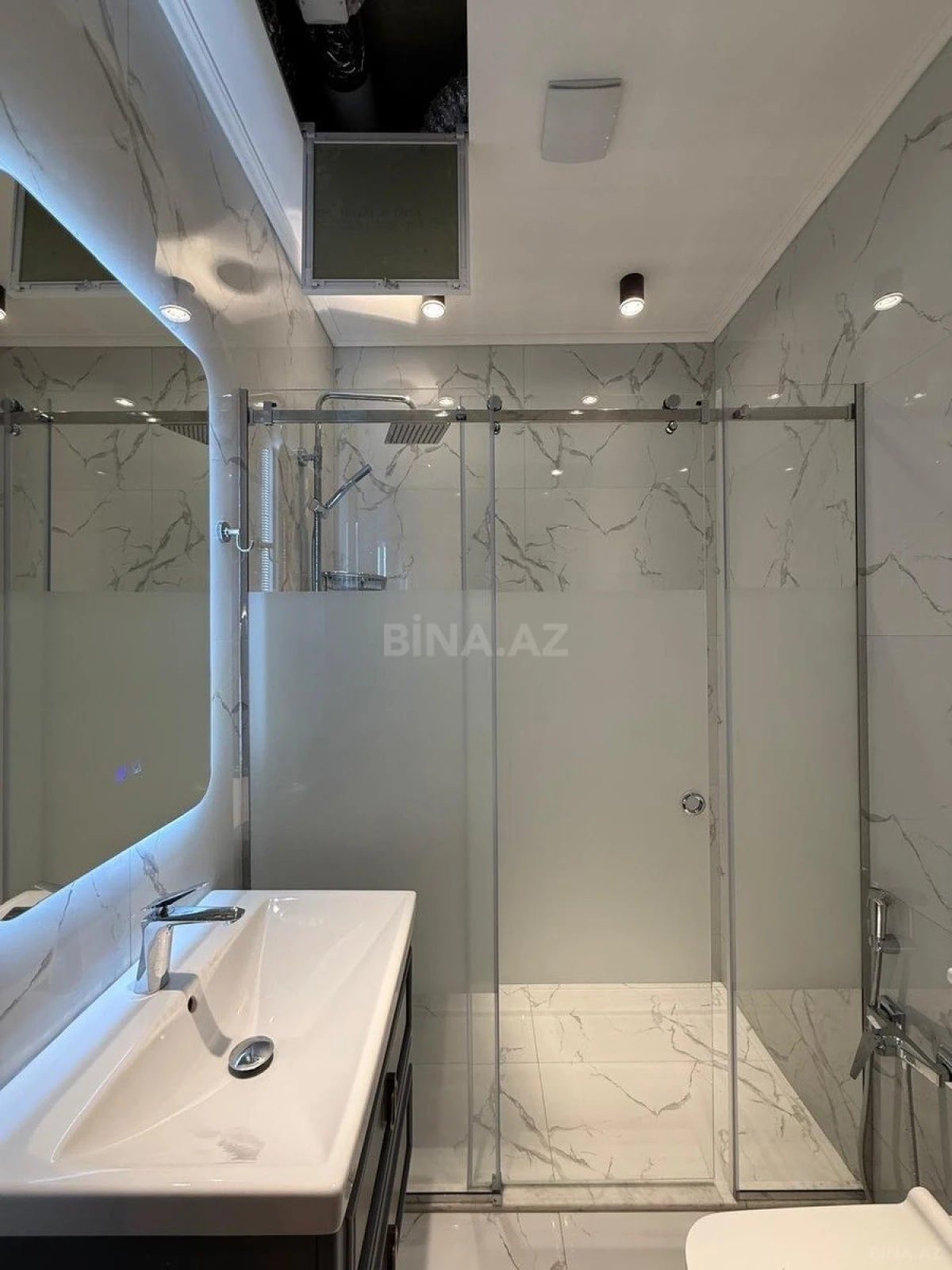 Satılır 4 otaqlı mənzil 118 m²