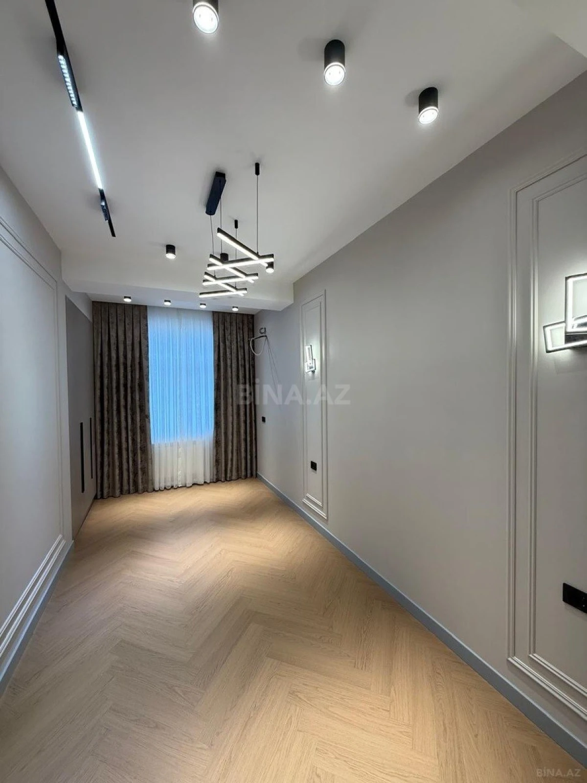 Satılır 4 otaqlı mənzil 118 m²