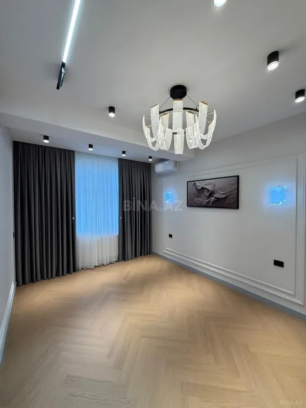 Satılır 4 otaqlı mənzil 118 m²