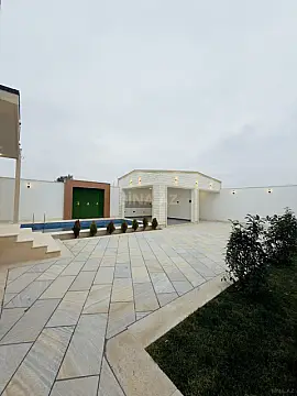 Satılır 4 otaqlı həyət evi 180 m²