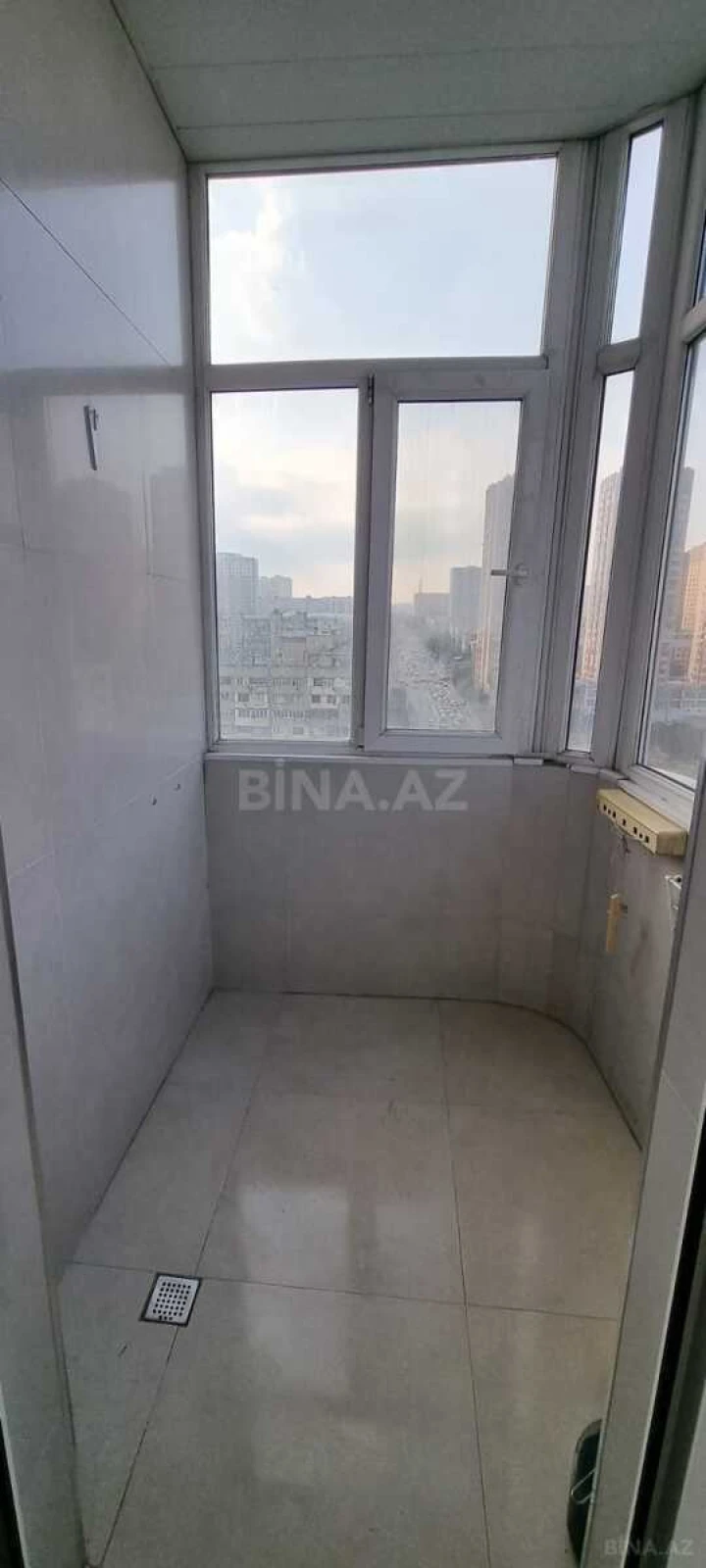 Satılır 3 otaqlı mənzil 115 m²