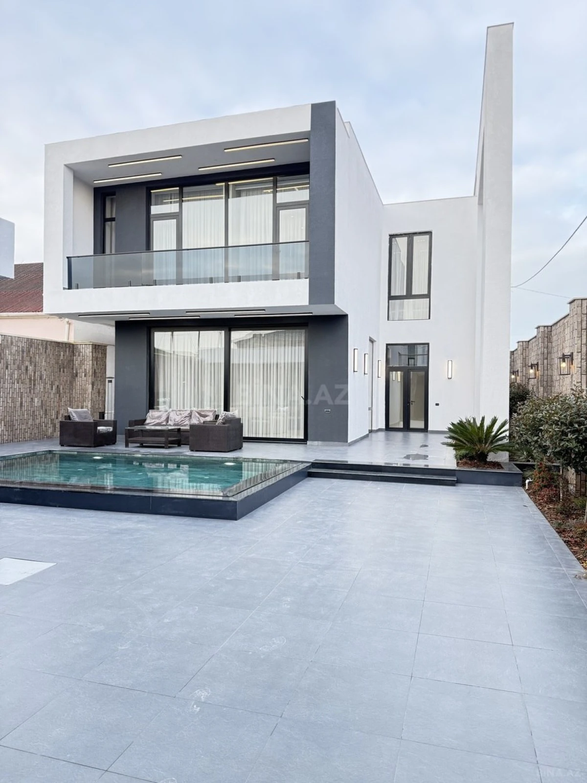 Satılır 4 otaqlı həyət evi 250 m²