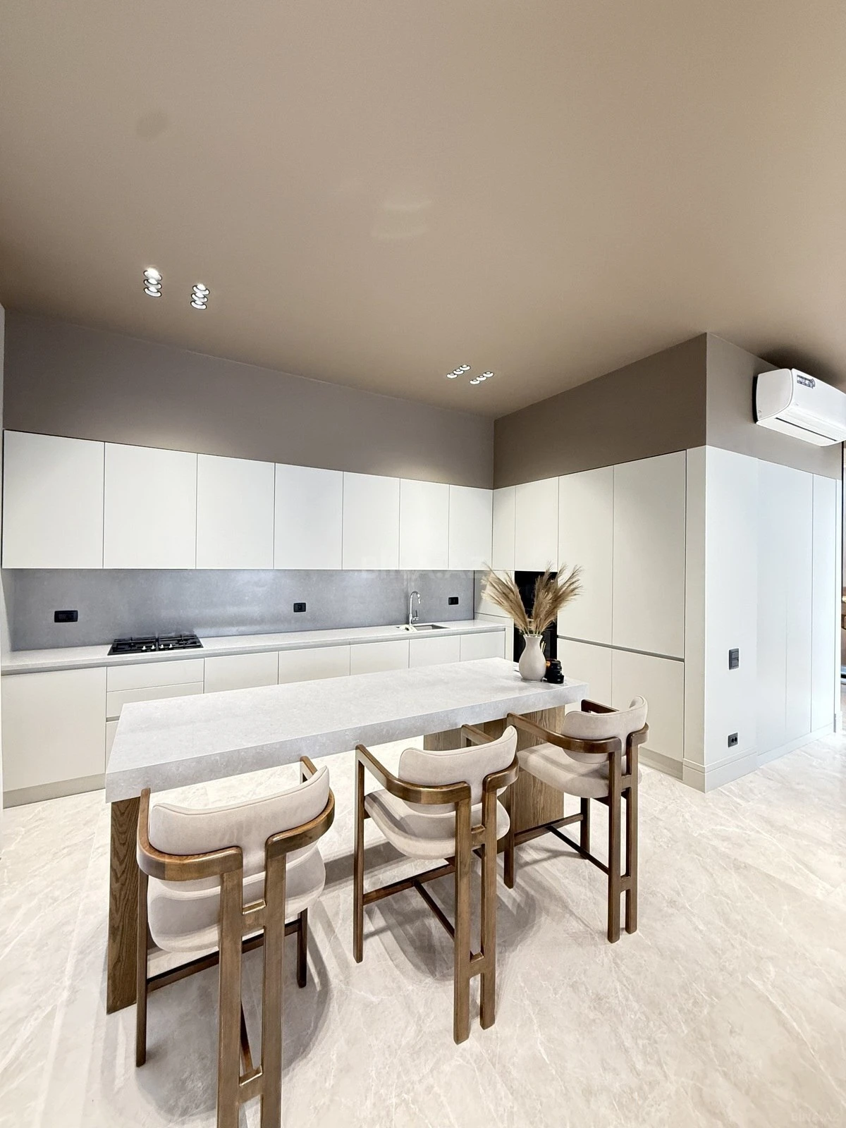 Satılır 4 otaqlı həyət evi 250 m²