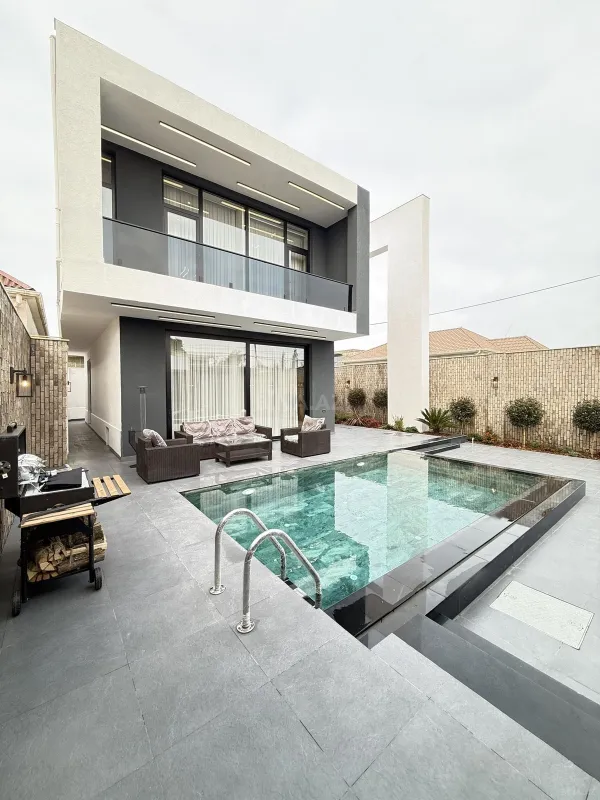 Satılır 4 otaqlı həyət evi 250 m²