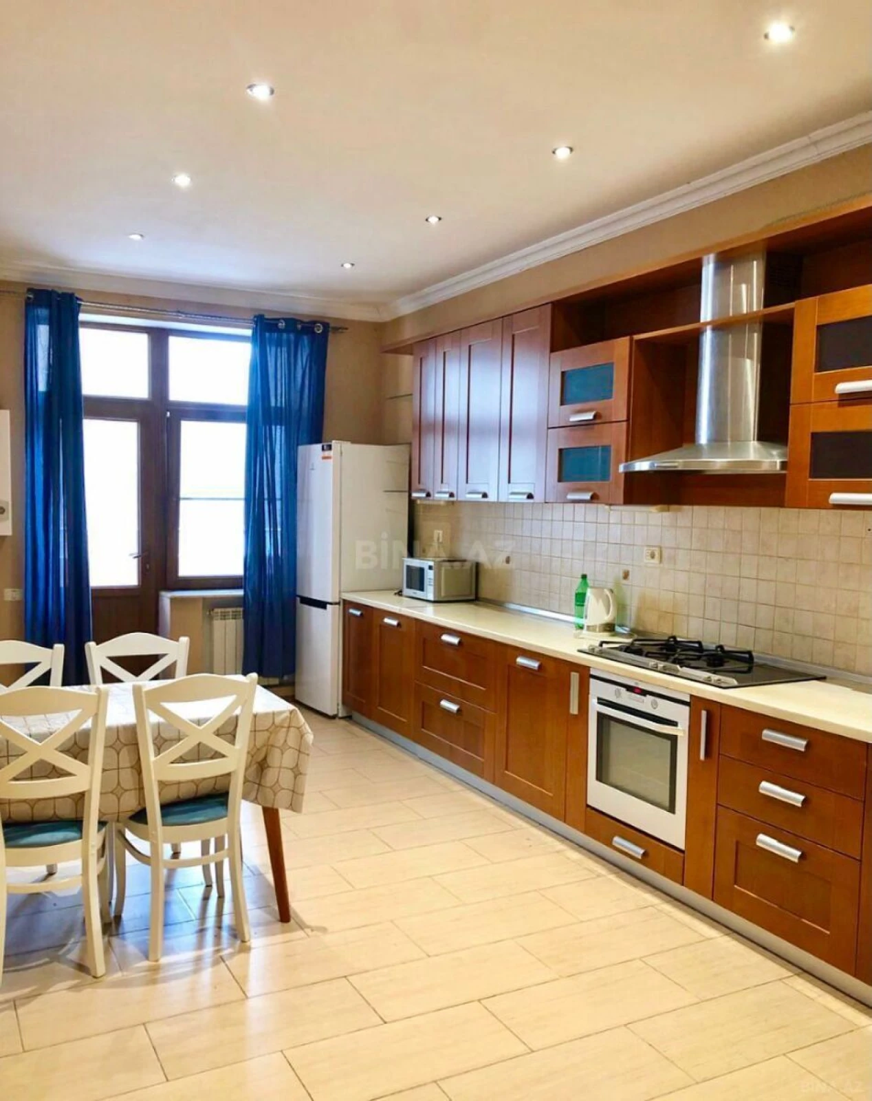 Kirayə verilir 3 otaqlı mənzil 145 m²