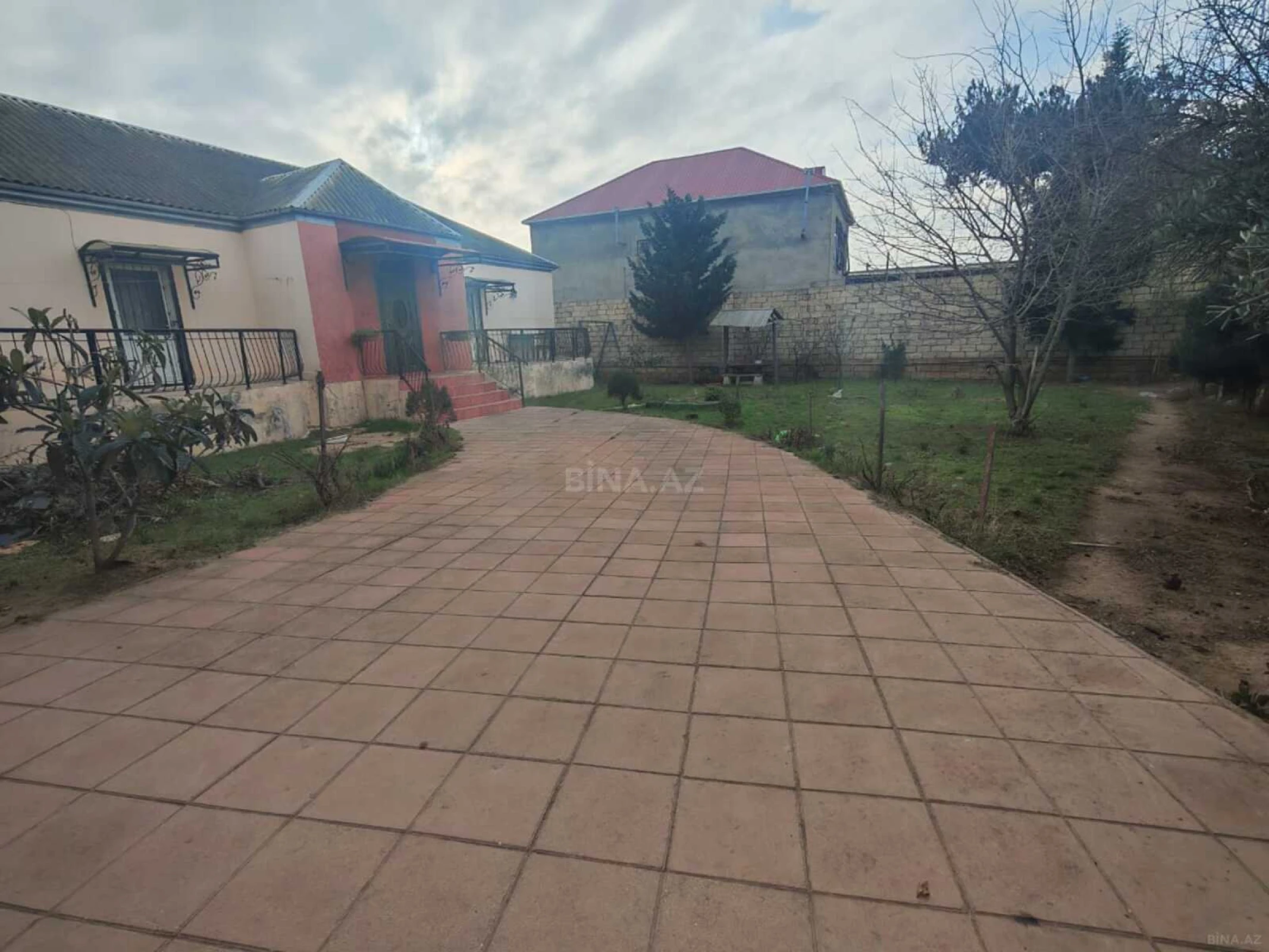 Satılır 5 otaqlı həyət evi 140 m²