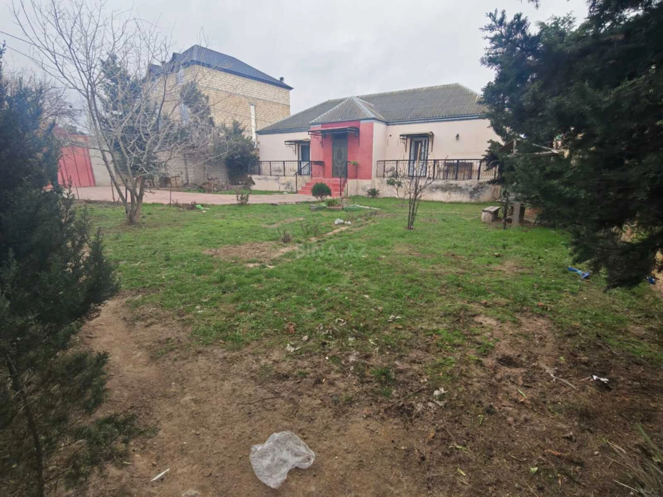 Satılır 5 otaqlı həyət evi 140 m²