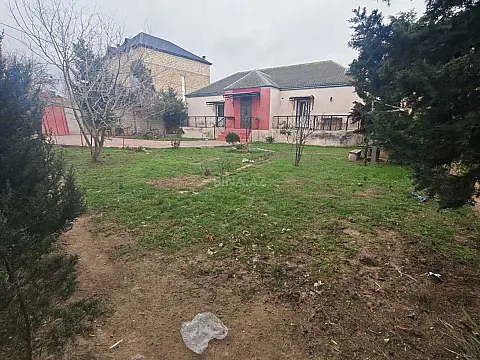 Satılır 5 otaqlı həyət evi 140 m²