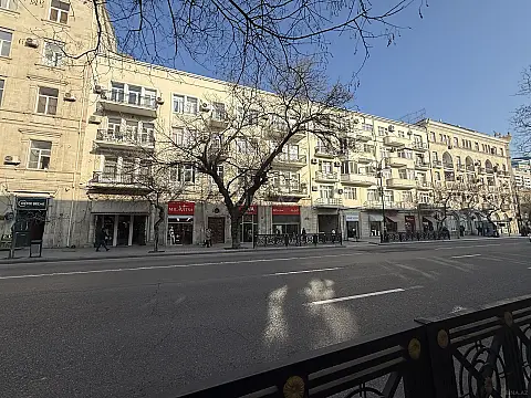 Satılır 3 otaqlı mənzil 100 m² — Bakı, Sahil qəs. 3 otaq 100.00 m²