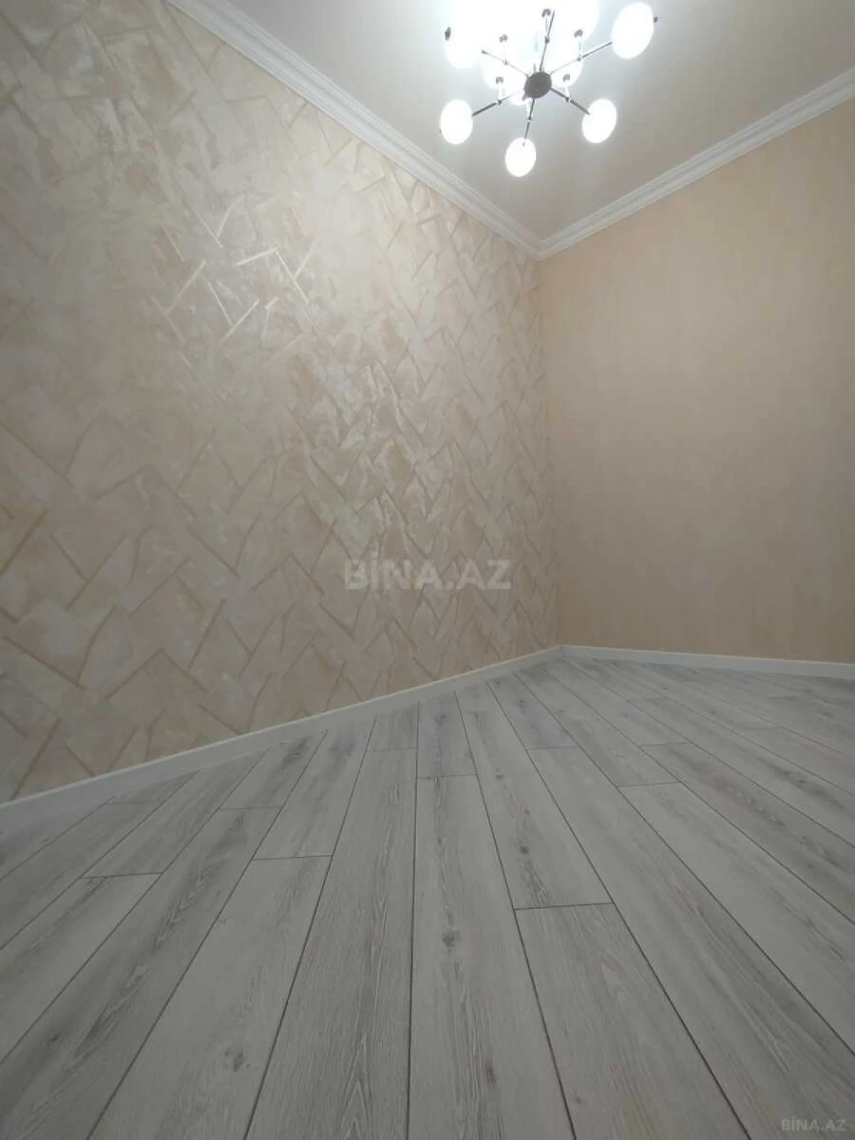 Satılır 4 otaqlı mənzil 103 m²