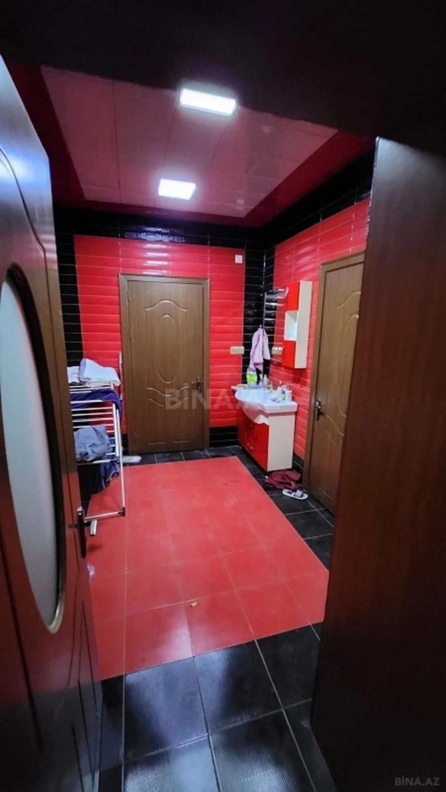 Satılır 10 otaqlı həyət evi 590 m²