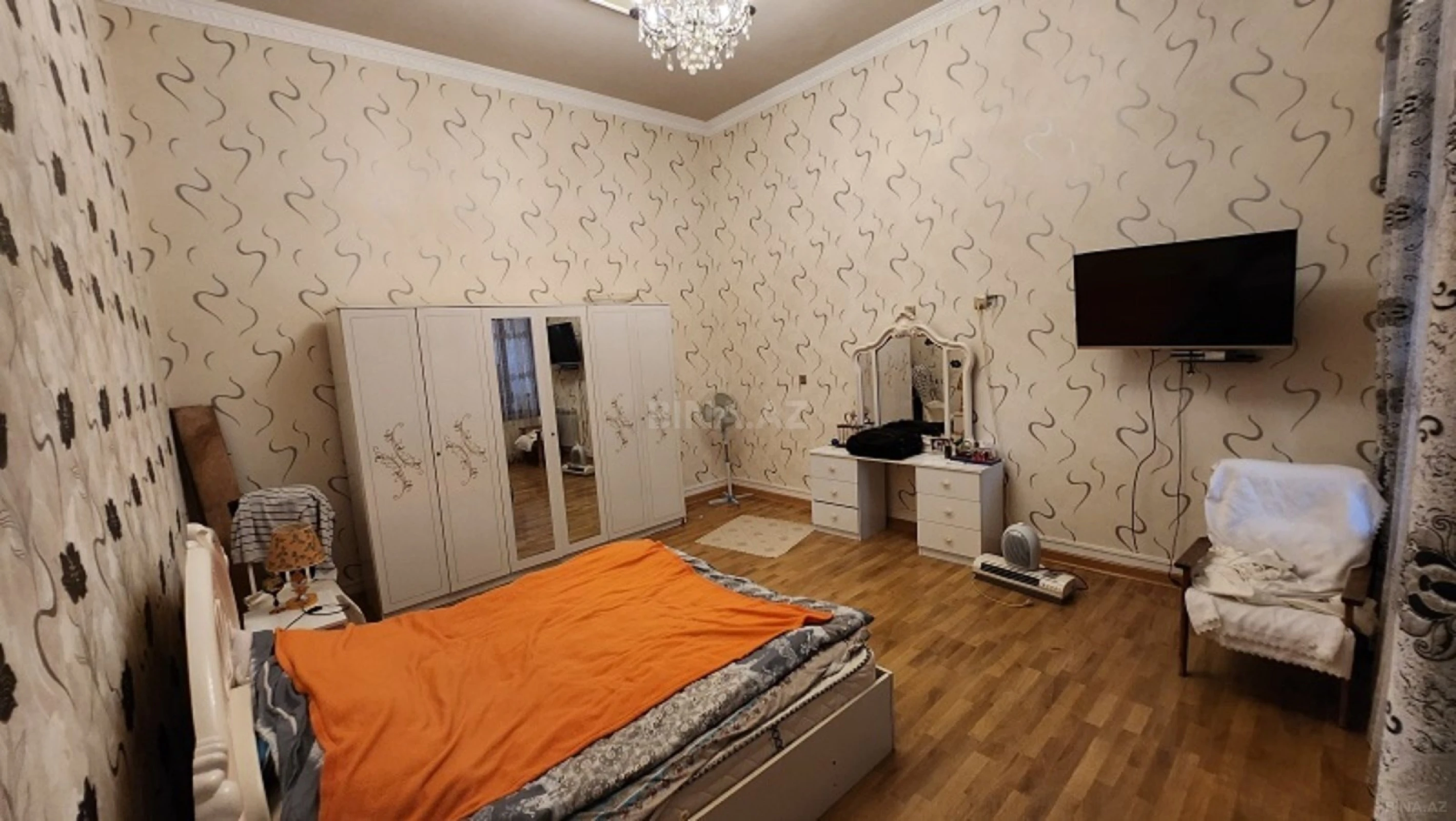 Satılır 10 otaqlı həyət evi 590 m²