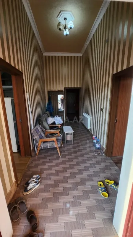 Satılır 10 otaqlı həyət evi 590 m²