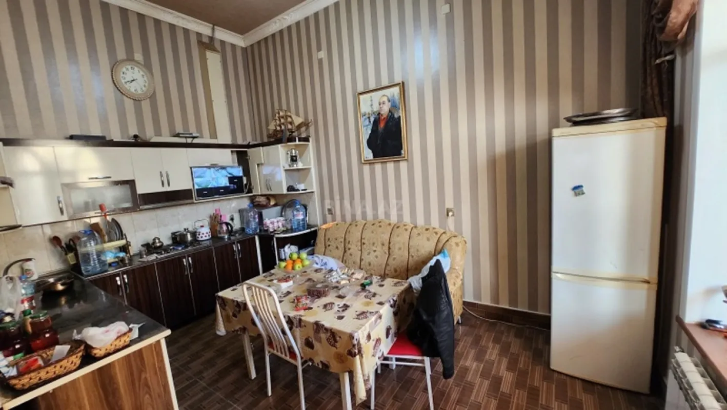 Satılır 10 otaqlı həyət evi 590 m²